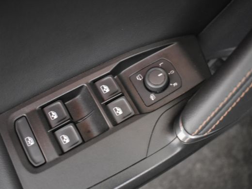 Seat Leon Sportstourer 1.4 e-Hybrid VZ Performance | Trekhaak |  Camera Achter | Elek. Stoel |  Cupra Supersport Stuur |... ActivLease financial lease