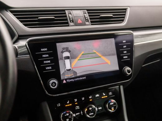 Skoda Superb Combi 1.5 TSI ACT Sport Deluxe 150Pk Automaat (APPLE CARPLAY, GROOT NAVI, CAMERA, STOELVERWARMING... ActivLease financial lease