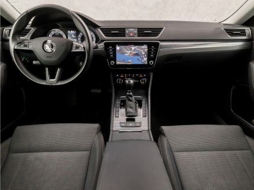 Skoda Superb Combi 1.5 TSI ACT Sport Deluxe 150Pk Automaat (APPLE CARPLAY, GROOT NAVI, CAMERA, STOELVERWARMING... ActivLease financial lease
