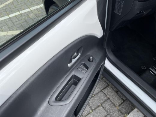 Toyota Aygo 1.0 VVT-i S-CVT Play Achteruitrijcamera/ Apple carplay ActivLease financial lease