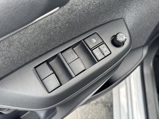 Toyota Yaris 1.5 Hybrid Dynamic | 06-10141018 Voor meer informatie ActivLease financial lease