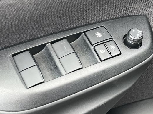 Toyota Yaris Cross 1.5 Hybrid 115 First Edition | Parkeersensoren | Stoel-+ stuurverwarming | Carplay | Keyless entry | ActivLease financial lease