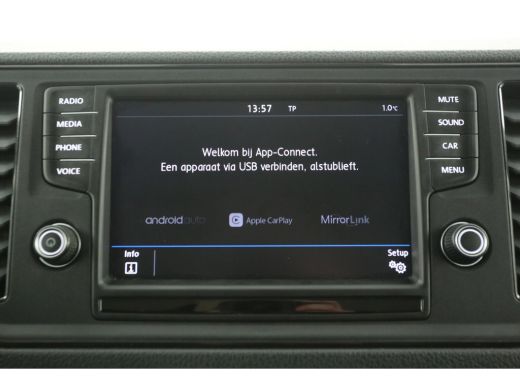 Volkswagen Crafter 2.0 TDI L3H2 140PK 3000KG Trekgew. Trekhaak Airco Camera Cruise Carplay 3 Persoons Elektrpakket ActivLease financial lease