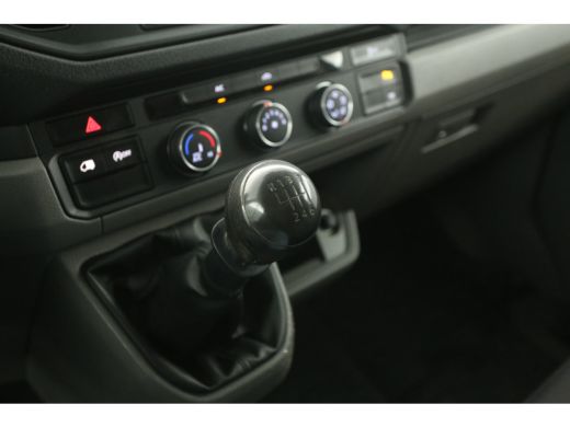 Volkswagen Crafter 2.0 TDI L3H2 140PK 3000KG Trekgew. Trekhaak Airco Camera Cruise Carplay 3 Persoons Elektrpakket ActivLease financial lease