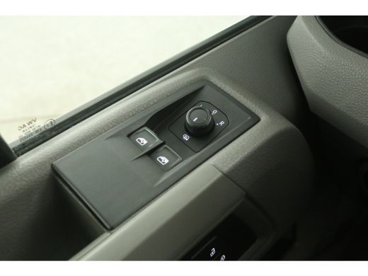 Volkswagen Crafter 2.0 TDI L3H2 140PK 3000KG Trekgew. Trekhaak Airco Camera Cruise Carplay 3 Persoons Elektrpakket ActivLease financial lease