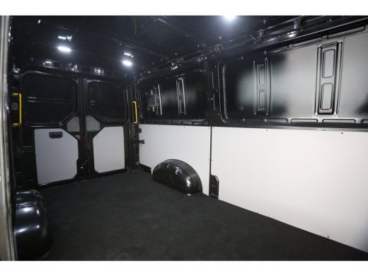 Volkswagen Crafter 2.0 TDI L3H2 140PK 3000KG Trekgew. Trekhaak Airco Camera Cruise Carplay 3 Persoons Elektrpakket ActivLease financial lease