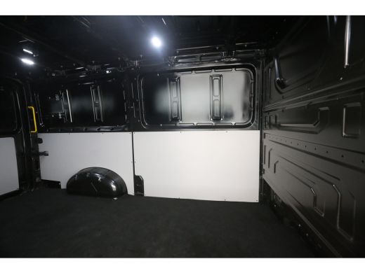 Volkswagen Crafter 2.0 TDI L3H2 140PK 3000KG Trekgew. Trekhaak Airco Camera Cruise Carplay 3 Persoons Elektrpakket ActivLease financial lease