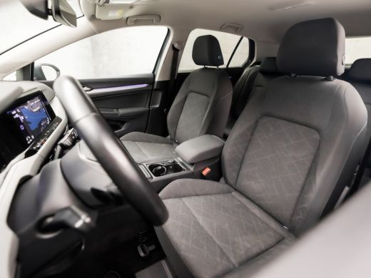 Volkswagen Golf 1.0 eTSI Sport Automaat (APPLE CARPLAY, GROOT NAVI, STUUR/STOELVERWARMING, SFEERVERLICHTING, PARK... ActivLease financial lease