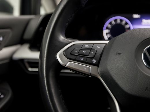 Volkswagen Golf 1.0 eTSI Sport Automaat (APPLE CARPLAY, GROOT NAVI, STUUR/STOELVERWARMING, SFEERVERLICHTING, PARK... ActivLease financial lease