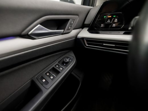 Volkswagen Golf 1.0 eTSI Sport Automaat (APPLE CARPLAY, GROOT NAVI, STUUR/STOELVERWARMING, SFEERVERLICHTING, PARK... ActivLease financial lease