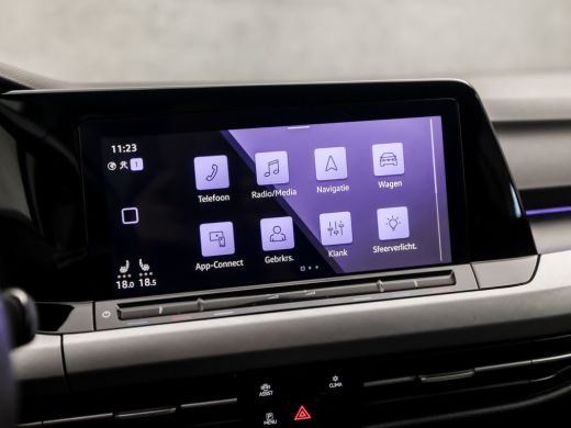 Volkswagen Golf 1.0 eTSI Sport Automaat (APPLE CARPLAY, GROOT NAVI, STUUR/STOELVERWARMING, SFEERVERLICHTING, PARK... ActivLease financial lease