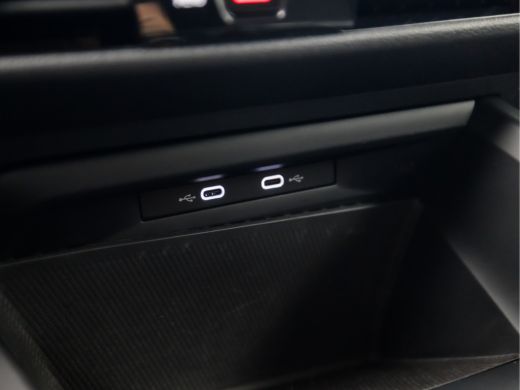 Volkswagen Golf 1.0 eTSI Sport Automaat (APPLE CARPLAY, GROOT NAVI, STUUR/STOELVERWARMING, SFEERVERLICHTING, PARK... ActivLease financial lease