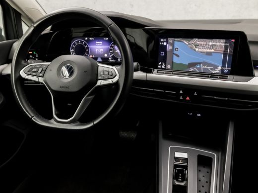 Volkswagen Golf 1.0 eTSI Sport Automaat (APPLE CARPLAY, GROOT NAVI, STUUR/STOELVERWARMING, SFEERVERLICHTING, PARK... ActivLease financial lease
