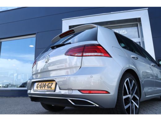 Volkswagen Golf 1.0 TSI Highline | ACC | Pano | Dynaudio | Massage | Carplay | Camera | Virtualcockpit | LED | ActivLease financial lease