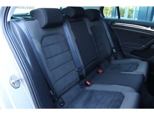Volkswagen Golf 1.0 TSI Highline | ACC | Pano | Dynaudio | Massage | Carplay | Camera | Virtualcockpit | LED | ActivLease financial lease