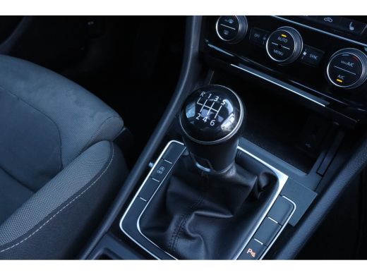 Volkswagen Golf 1.0 TSI Highline | ACC | Pano | Dynaudio | Massage | Carplay | Camera | Virtualcockpit | LED | ActivLease financial lease
