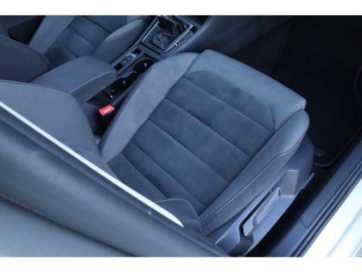 Volkswagen Golf 1.0 TSI Highline | ACC | Pano | Dynaudio | Massage | Carplay | Camera | Virtualcockpit | LED | ActivLease financial lease