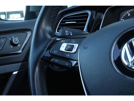 Volkswagen Golf 1.0 TSI Highline | ACC | Pano | Dynaudio | Massage | Carplay | Camera | Virtualcockpit | LED | ActivLease financial lease