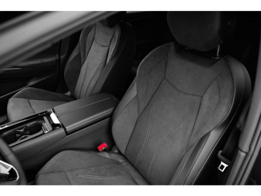 Volkswagen ID.7 Tourer Pro Business | Achterbank in ongelijke delen neerklapbaar incl. middenarmsteun en doorlaadmogelij... ActivLease financial lease