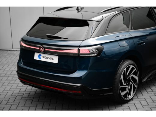 Volkswagen ID.7 Tourer Pro Business | Achterbank in ongelijke delen neerklapbaar incl. middenarmsteun en doorlaadmogelij... ActivLease financial lease