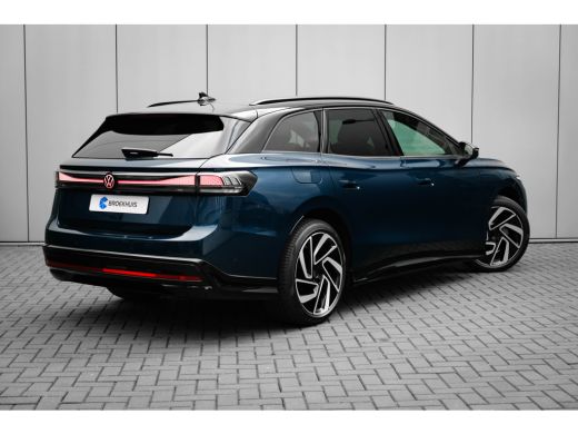 Volkswagen ID.7 Tourer Pro Business | Achterbank in ongelijke delen neerklapbaar incl. middenarmsteun en doorlaadmogelij... ActivLease financial lease