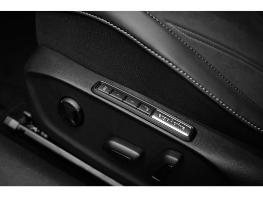 Volkswagen ID.7 Tourer Pro Business | Achterbank in ongelijke delen neerklapbaar incl. middenarmsteun en doorlaadmogelij... ActivLease financial lease