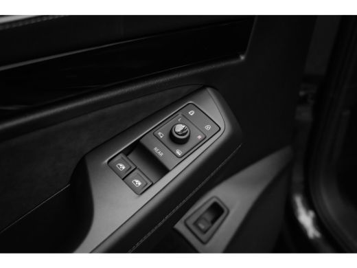 Volkswagen ID.7 Tourer Pro Business | Achterbank in ongelijke delen neerklapbaar incl. middenarmsteun en doorlaadmogelij... ActivLease financial lease