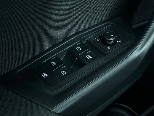 Volkswagen T-Roc Life Edition Inclusief €2000,- inruilvoordeel | 'App-Connect' draadloze smartphone integratie | '... ActivLease financial lease