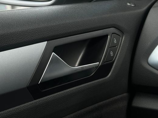 Volkswagen T-Roc Life Edition Inclusief €2000,- inruilvoordeel | 'App-Connect' draadloze smartphone integratie | '... ActivLease financial lease