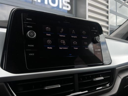 Volkswagen T-Roc Life Edition Inclusief €2000,- inruilvoordeel | 'App-Connect' draadloze smartphone integratie | '... ActivLease financial lease