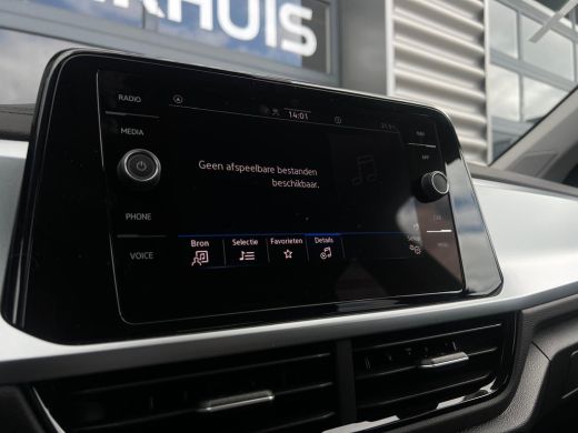 Volkswagen T-Roc Life Edition Inclusief €2000,- inruilvoordeel | 'App-Connect' draadloze smartphone integratie | '... ActivLease financial lease