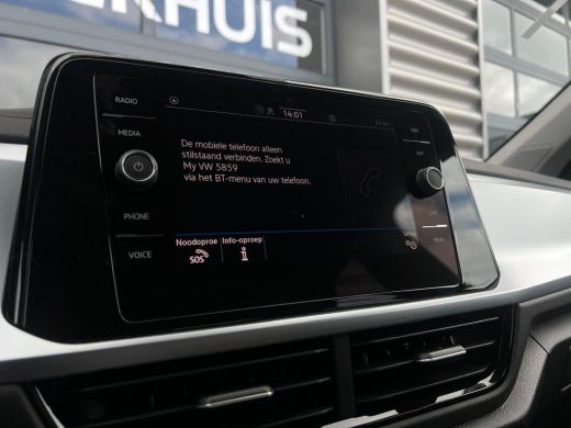 Volkswagen T-Roc Life Edition Inclusief €2000,- inruilvoordeel | 'App-Connect' draadloze smartphone integratie | '... ActivLease financial lease