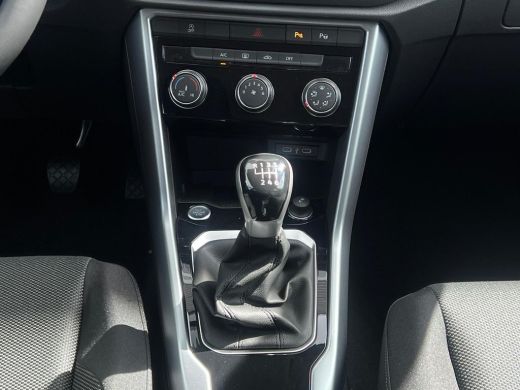 Volkswagen T-Roc Life Edition Inclusief €2000,- inruilvoordeel | 'App-Connect' draadloze smartphone integratie | '... ActivLease financial lease
