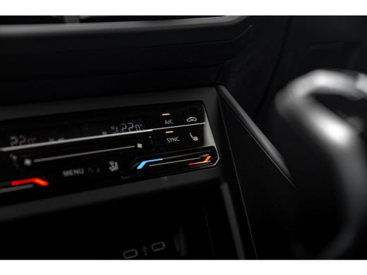 Volkswagen Taigo R-Line Edition Inclusief €2000,- inruilvoordeel | 'App-Connect' draadloze smartphone integratie |... ActivLease financial lease