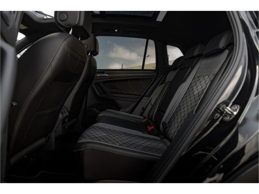 Volkswagen Tiguan 1.4 TSI eHybrid R-Line Business+ | Panorama Dak | Trekhaak | ActivLease financial lease