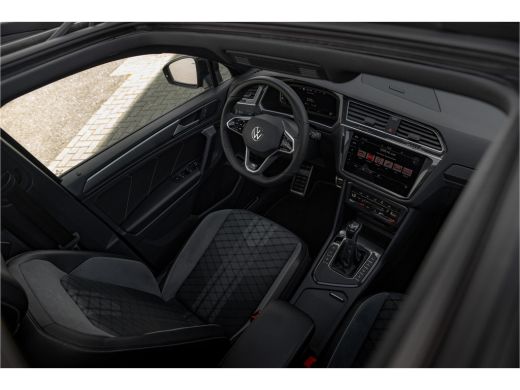 Volkswagen Tiguan 1.4 TSI eHybrid R-Line Business+ | Panorama Dak | Trekhaak | ActivLease financial lease