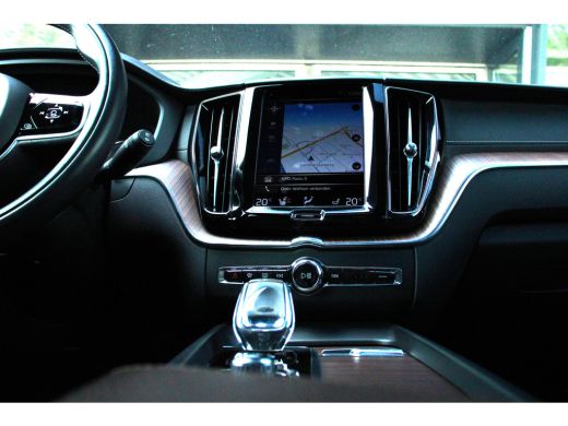Volvo  XC60 T6 AWD Inscription | Panoramadak | Memory | Standkachel | Getint glas | Trekhaak | 20-Inch ActivLease financial lease