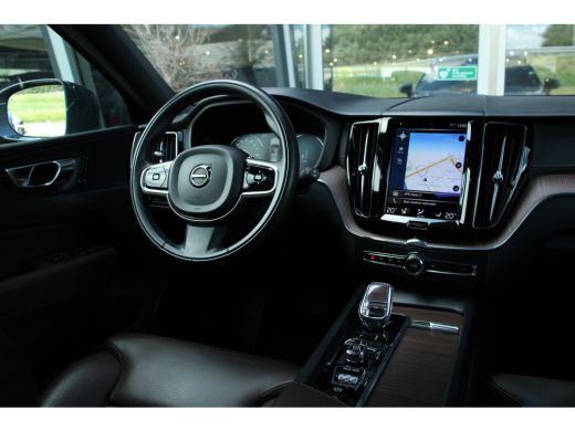 Volvo  XC60 T6 AWD Inscription | Panoramadak | Memory | Standkachel | Getint glas | Trekhaak | 20-Inch ActivLease financial lease