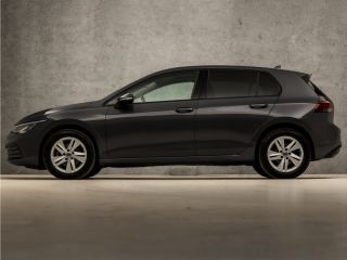 Volkswagen Golf 1.0 eTSI Sport Automaat (APPLE CARPLAY, GROOT NAVI, STUUR/STOELVERWARMING, SFEERVERLICHTING, PARK...