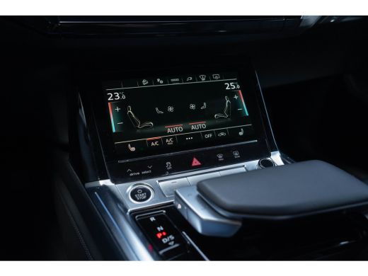 Audi e-tron 55 S-line Quattro / Luchtvering/ Standkachel/ Cruise Control/ Panoramadak/ 300kW (408PK) ActivLease financial lease