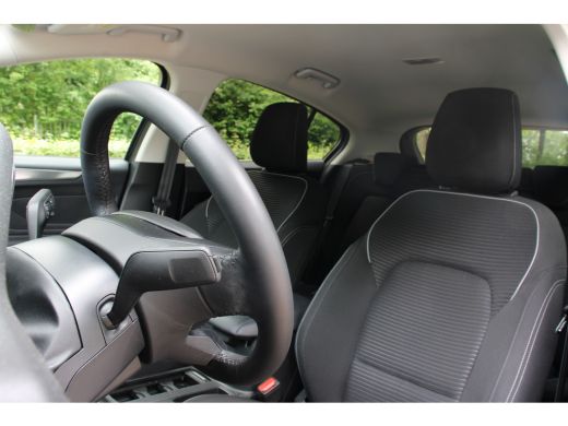 Ford Focus 1.0EB HYBRID TITANIUM | NL-AUTO! | 1 EIGENAAR! | GROOT SCHERM NAVI | DRAADLOOS CARPLAY | CLIMA | ... ActivLease financial lease