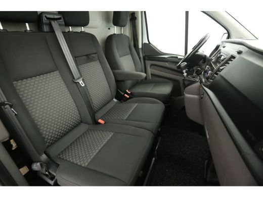 Ford Transit Custom 280 2.0 TDCI L1H1 2800KG Trekgew. Trekhaak Airco Cruise LED Navigatie Imperiaal 3 Persoons Laadru... ActivLease financial lease