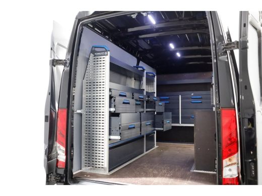 Iveco Daily 40C18 3.0 180pk L2H2 HiMatic Automaat LED/Inrichting/Trekhaak 3500kg 03-2021 ActivLease financial lease
