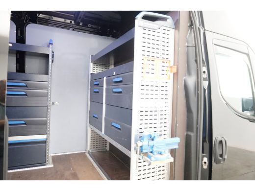 Iveco Daily 40C18 3.0 180pk L2H2 HiMatic Automaat LED/Inrichting/Trekhaak 3500kg 03-2021 ActivLease financial lease