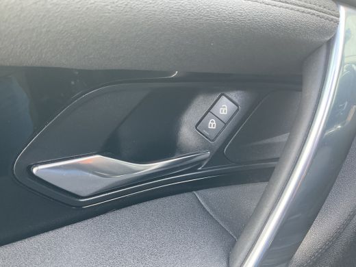 Land Rover Discovery Sport P300e 1.5 PHEV R-Dynamic incl.BTW 360° Carplay DAB Plug-in ActivLease financial lease