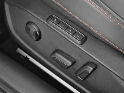 CUPRA Leon Sportstourer 1.4 e-Hybrid VZ Copper Edition Panoramadak | Leder bekleding | Keyless | Dodehoekdetectie | Park ... ActivLease financial lease