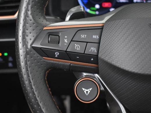 CUPRA Leon Sportstourer 1.4 e-Hybrid VZ Copper Edition Panoramadak | Leder bekleding | Keyless | Dodehoekdetectie | Park ... ActivLease financial lease