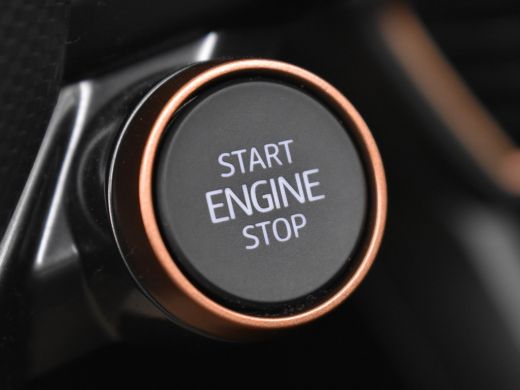 CUPRA Leon Sportstourer 1.4 e-Hybrid VZ Copper Edition Panoramadak | Leder bekleding | Keyless | Dodehoekdetectie | Park ... ActivLease financial lease