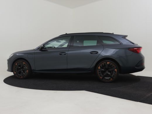 CUPRA Leon Sportstourer 1.4 e-Hybrid VZ Copper Edition Panoramadak | Leder bekleding | Keyless | Dodehoekdetectie | Park ... ActivLease financial lease