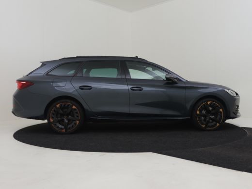 CUPRA Leon Sportstourer 1.4 e-Hybrid VZ Copper Edition Panoramadak | Leder bekleding | Keyless | Dodehoekdetectie | Park ... ActivLease financial lease